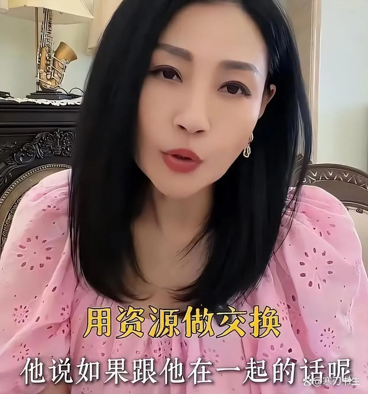 娱乐圈男星被潜图片_娱乐圈潜规则_女老板强吻新人演员