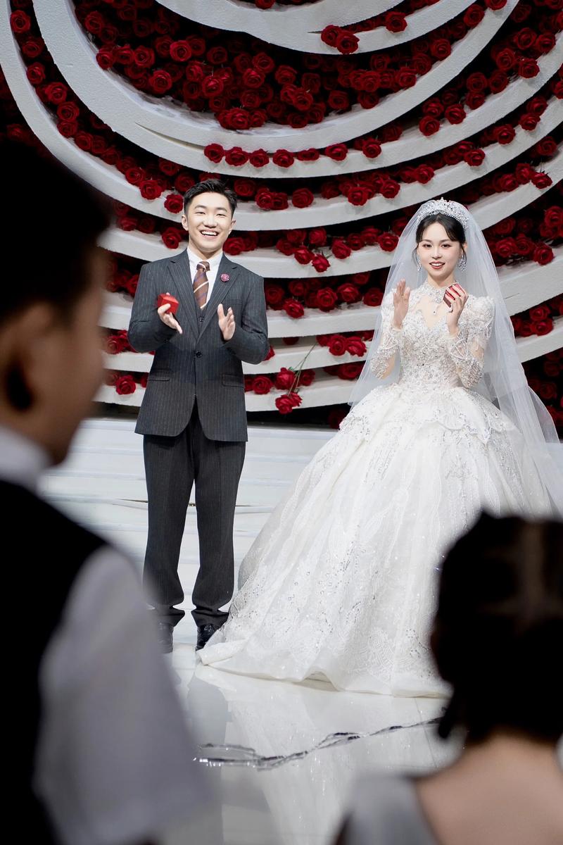 娱乐圈轰动的婚礼_轰动婚礼圈娱乐圈小说_轰动全网的婚礼