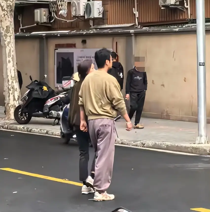 娱乐圈爆料天王记录者_影后级女星高墙照片_又一对明星离婚互爆黑料,